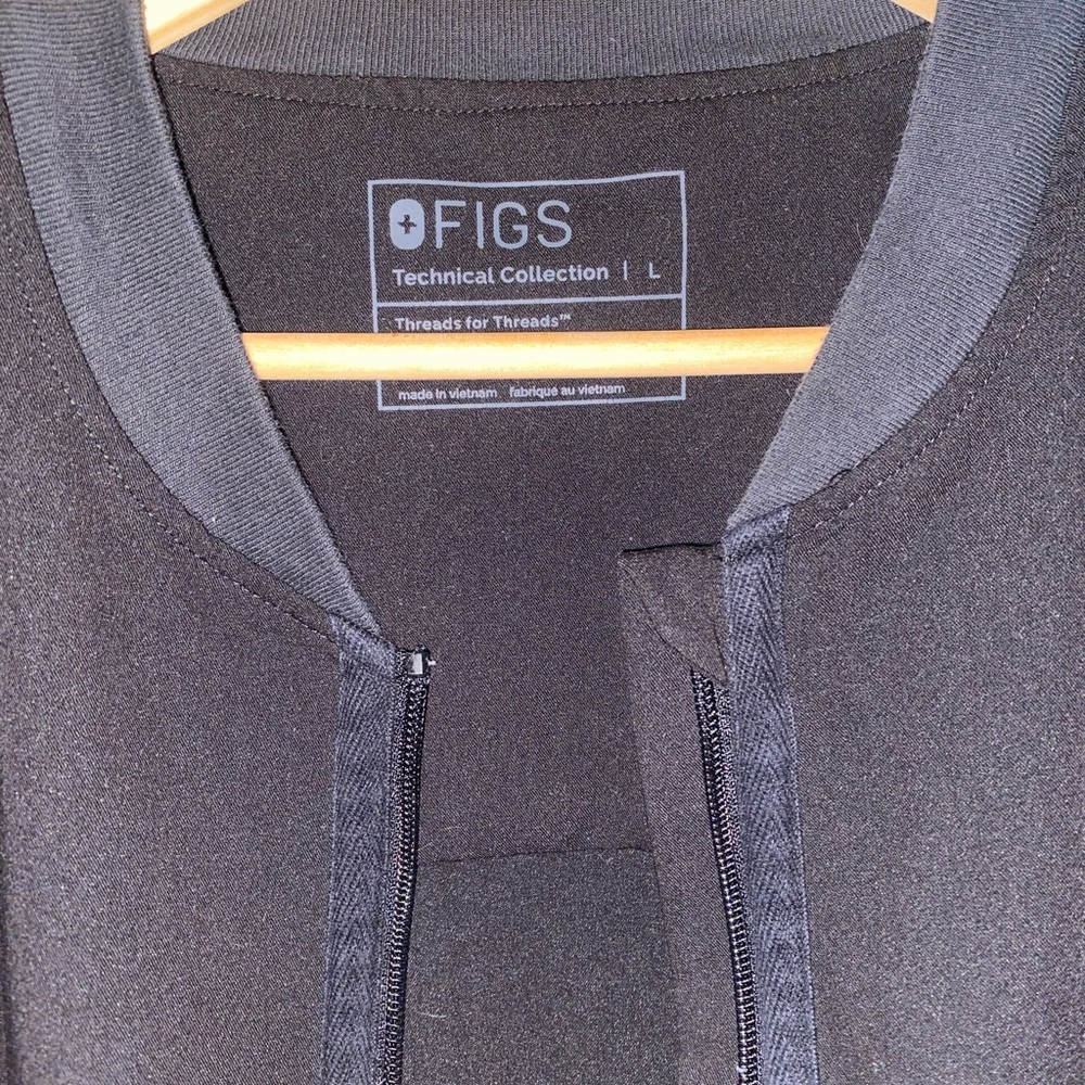 Black Figs scrub set